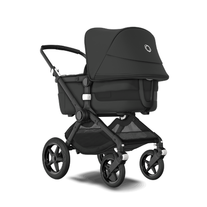 Kinderwagen_Bugaboo_Fox_3_midnight-black_Ansicht_mit_bassinet_von_vorne_rechts#Farbe_midnight-black