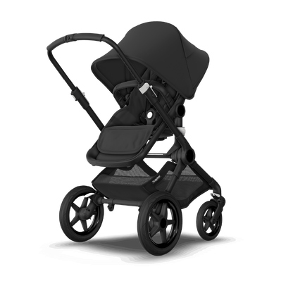 Kinderwagen_Bugaboo_Fox_3_midnight-black_Ansicht_mit_sitz_von_hinten_rechts#Farbe_midnight-black