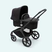 Kinderwagen_Bugaboo_Fox_5_midnight-black_Ansicht_mit_bassinet_von_vorne_rechts #farbe_midnight-black